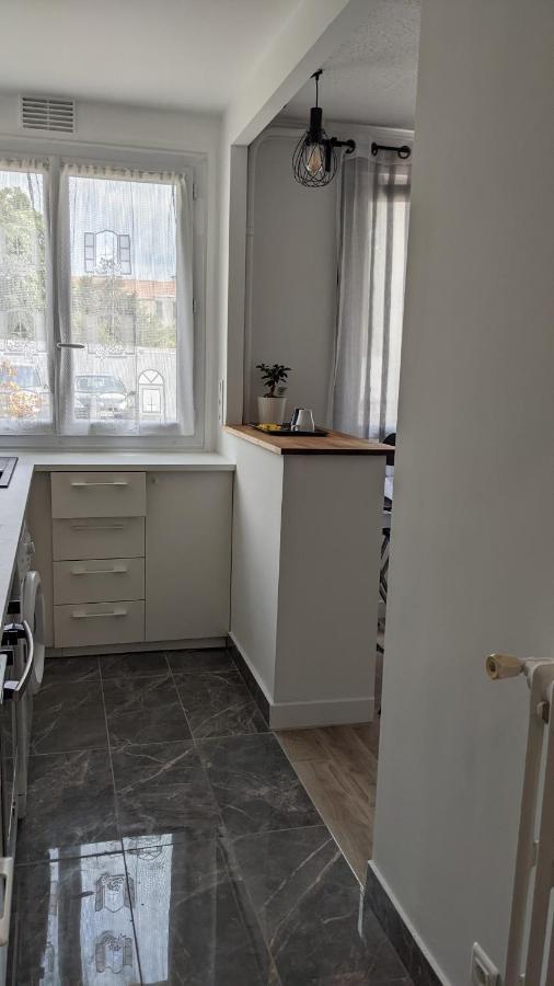 Cosy Studio Proche De La Defense Arena له غارن-كولومبس المظهر الخارجي الصورة